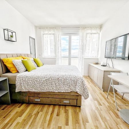 Studio Apartma Pag Blue Ocean 1 With Sea View パグ エクステリア 写真