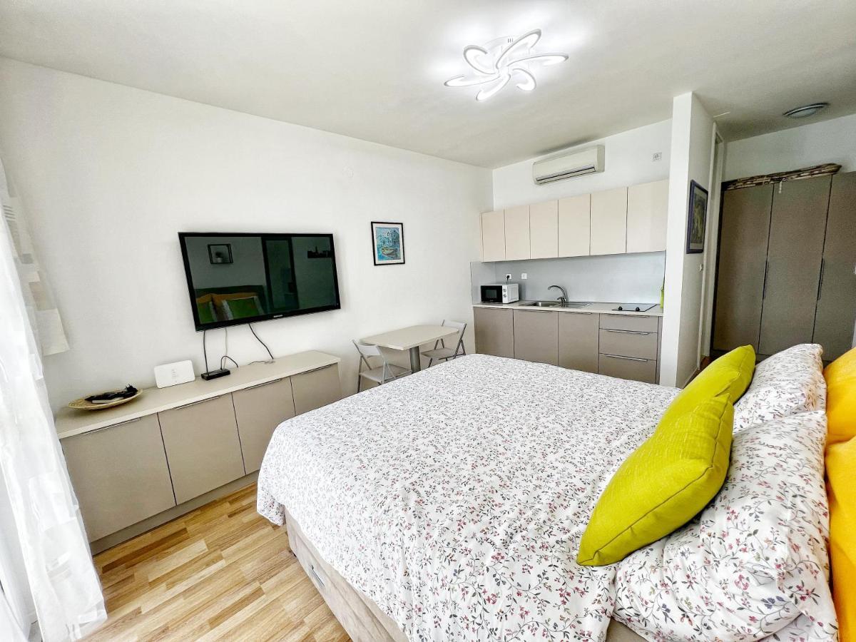 Studio Apartma Pag Blue Ocean 1 With Sea View パグ エクステリア 写真